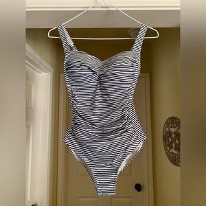 Niptuck Swim  Size 4